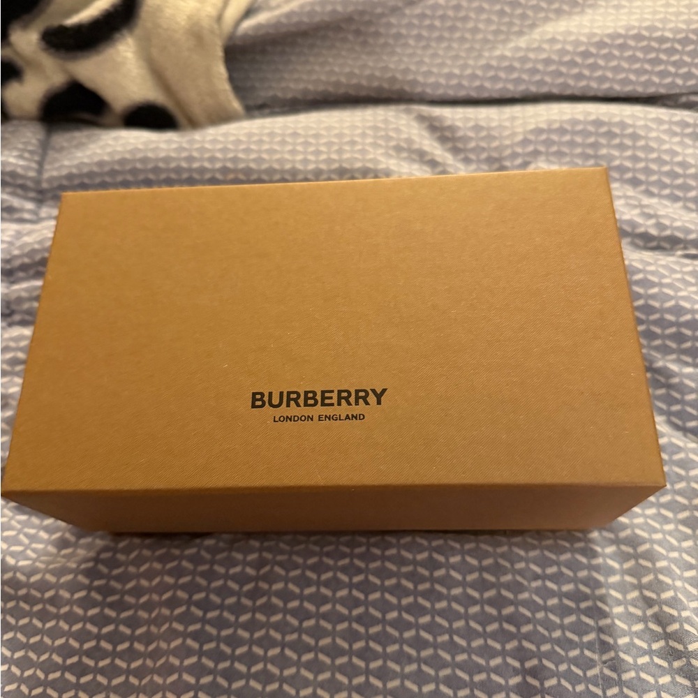 Burberry Sunglasses - Brand New in Box. - Picture 12 of 13